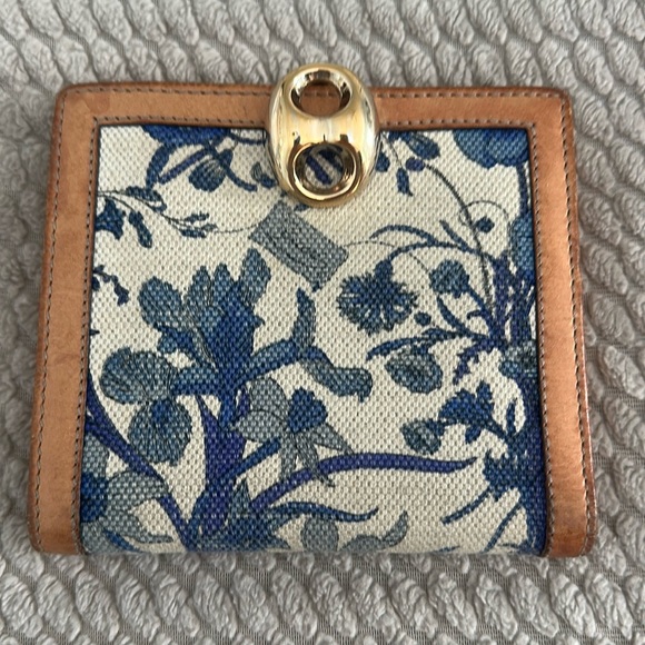 Gucci blue and white floral print canvas tan leather compact